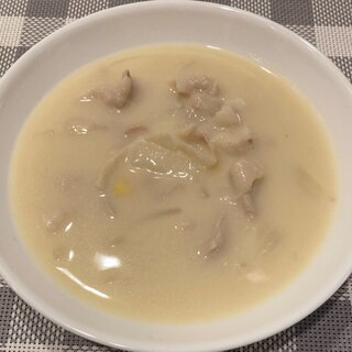 新玉ねぎと豚肉のシンプルシチュー